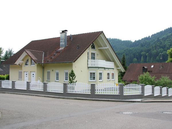 Modell "Stuttgart" - mit Segmentbogen im Landhausstil